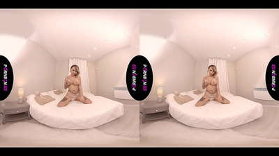 PORNBCN VR Matura hispana MILF masturbas kaj suĉas vian dikon en POV dum fumado kaj skuado de ŝiaj kruroj